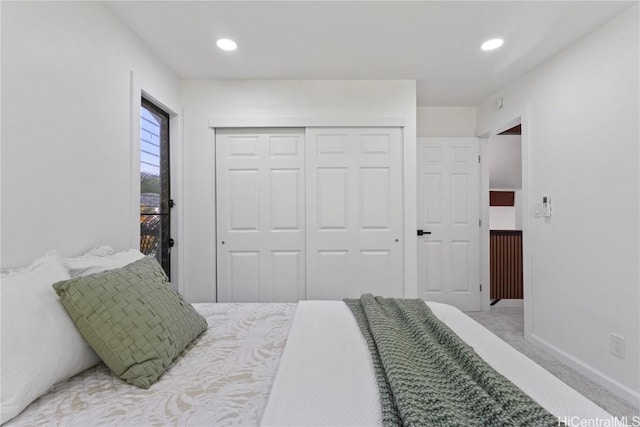 carpeted bedroom featuring baseboards, a closet, and recessed lighting