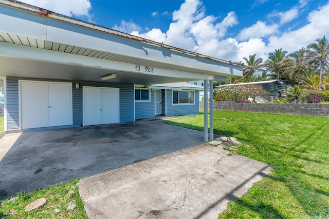 view of front of house with a front lawn