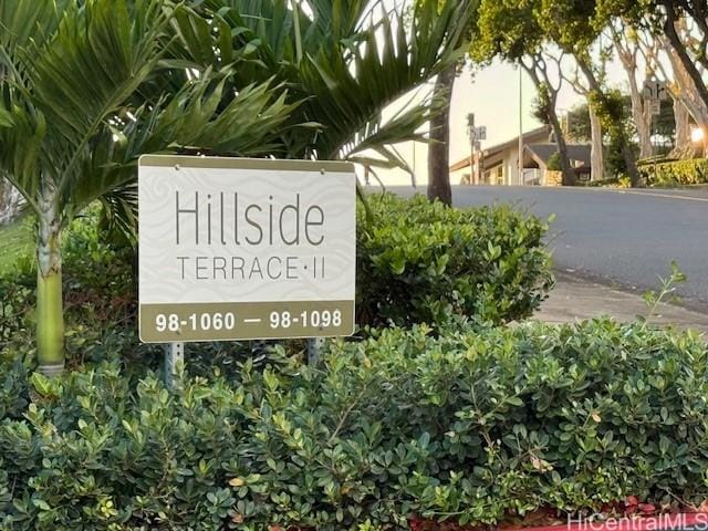 view of community / neighborhood sign