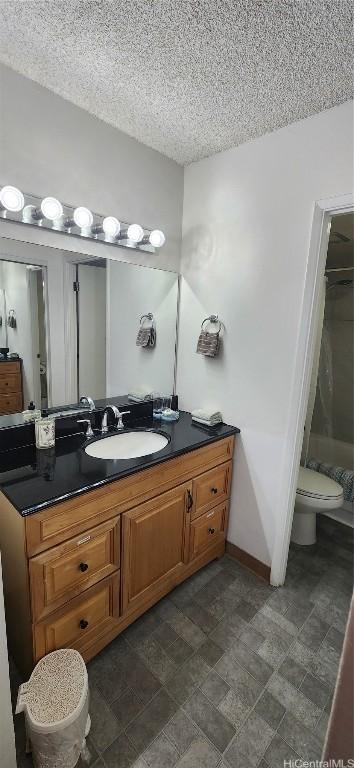 full bathroom featuring baseboards, toilet, shower / bath combo with shower curtain, a textured ceiling, and vanity