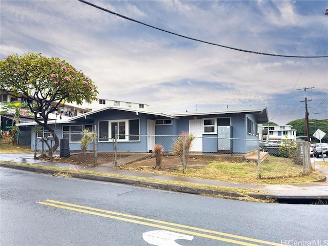 view of front facade with a fenced front yard