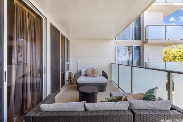 balcony featuring an outdoor hangout area