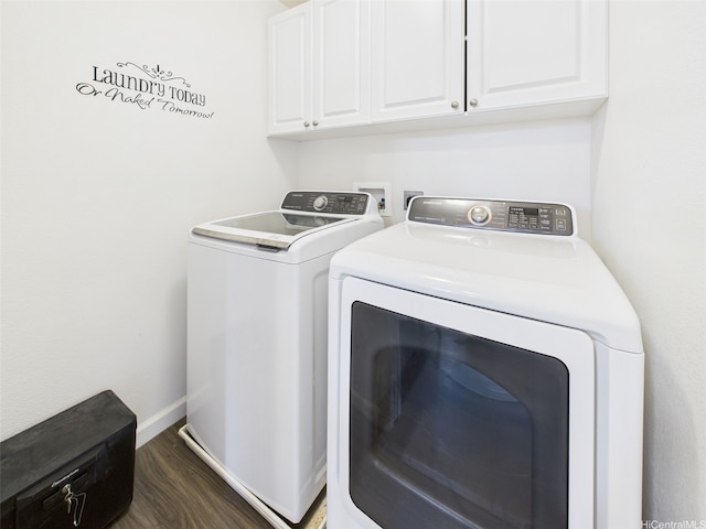 clothes washing area featuring dark wood-style floors, independent washer and dryer, baseboards, and cabinet space