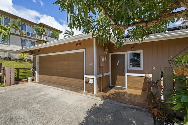 view of front facade featuring driveway and fence