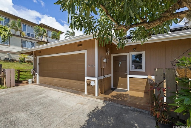 view of front of property with fence and driveway