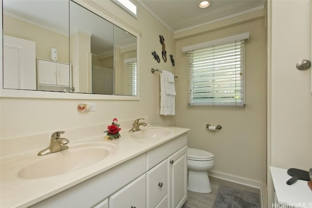 full bath featuring a sink, toilet, double vanity, and crown molding