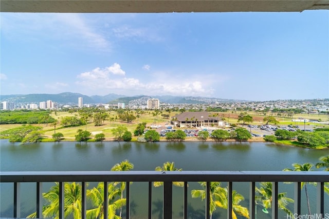 water view featuring a mountain view