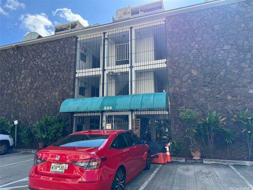 235 Liliuokalani Ave Unit 138, Honolulu, HI 96815 - photo 2
