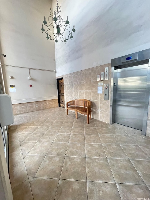 1710 Punahou St Unit 305, Honolulu, HI 96822 - common area featuring tile walls