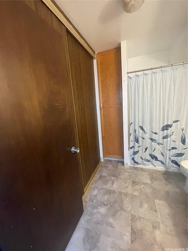 1710 Punahou St Unit 305, Honolulu, HI 96822 - full bathroom with toilet, a shower with shower curtain, and a ceiling fan