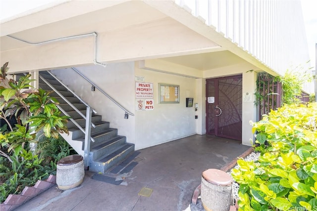 view of exterior entry featuring stucco siding