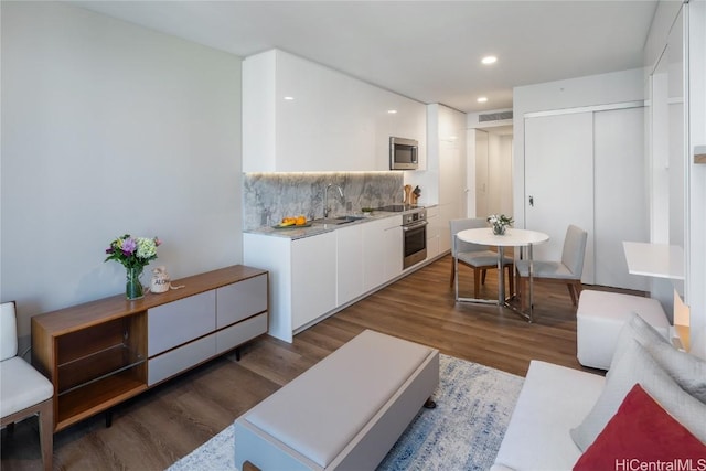 living room featuring light wood-style flooring, recessed lighting, and visible vents