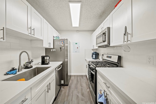 91-1018 Mikohu St Unit 20A, Ewa Beach, HI 96706 - kitchen with stainless steel appliances, tasteful backsplash, a sink, and white cabinets