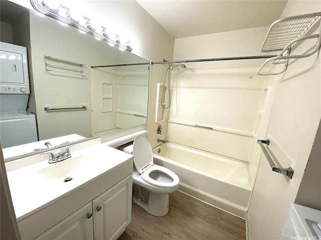 91-241 Hanapouli Cir Unit 24H, Ewa Beach, HI 96706 - bathroom featuring stacked washer and clothes dryer, wood finished floors, bathing tub / shower combination, and vanity