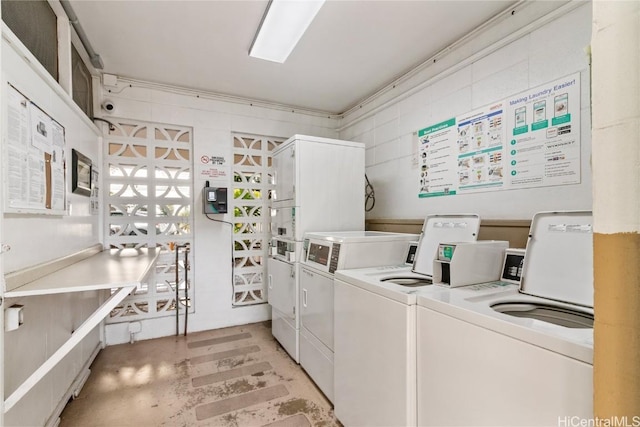 common laundry area featuring washing machine and clothes dryer