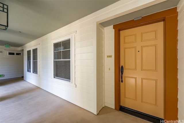 entrance to property featuring a porch