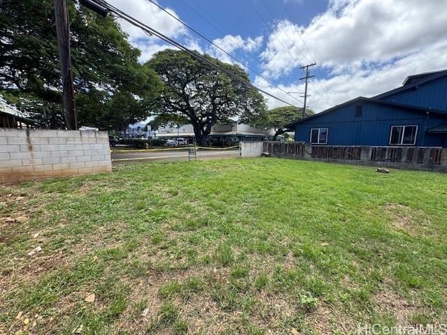 view of yard featuring fence