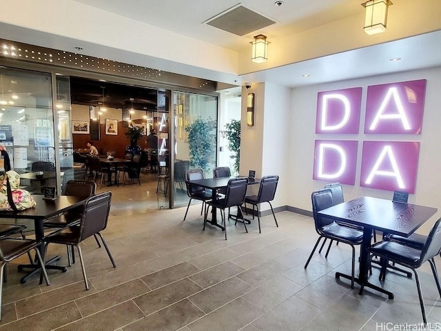 dining space with visible vents and baseboards