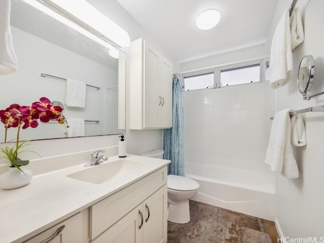 bathroom with vanity, toilet, baseboards, and shower / tub combo with curtain