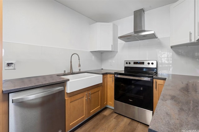 91-1018 Kaiau Ave Unit 1G, Kapolei, HI 96707 - kitchen featuring appliances with stainless steel finishes, dark wood-style flooring, a sink, extractor fan, and backsplash