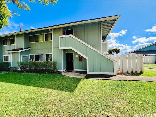 view of front of home with a front yard