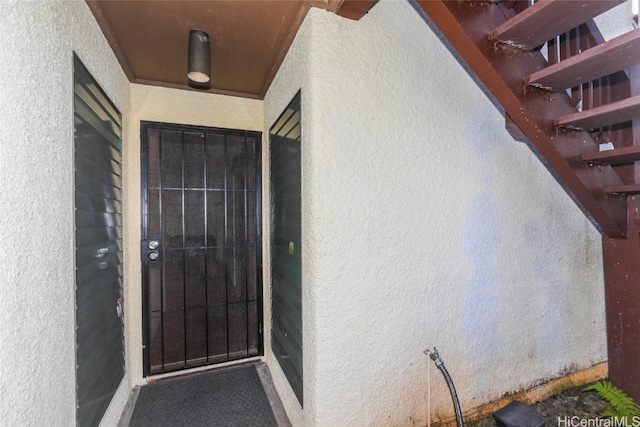 entrance to property with stucco siding