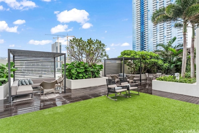 view of yard with outdoor lounge area