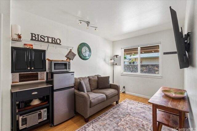 48 Kuuhale Pl, Kahului, HI 96732 - living area featuring light wood finished floors and baseboards