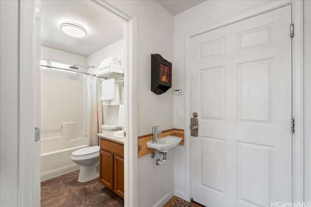48 Kuuhale Pl, Kahului, HI 96732 - full bath with vanity, toilet, and shower / tub combo
