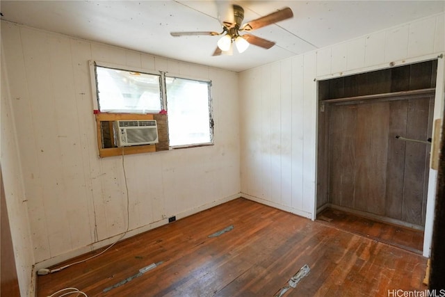 unfurnished bedroom with hardwood / wood-style flooring, cooling unit, a ceiling fan, and a closet