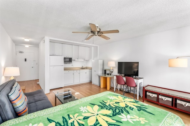 2345 Ala Wai Blvd Unit 1003, Honolulu, HI 96815 - living area featuring a ceiling fan, light wood finished floors, and a textured ceiling