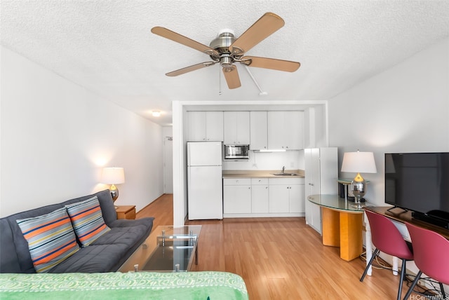 2345 Ala Wai Blvd Unit 1003, Honolulu, HI 96815 - living area with light wood finished floors, a textured ceiling, and ceiling fan