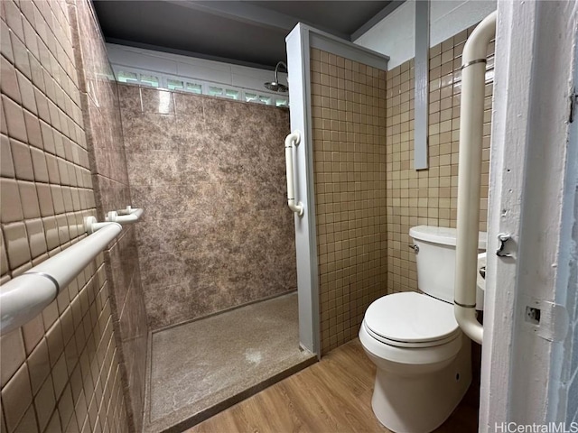 full bathroom featuring tile walls, wood finished floors, and a tile shower