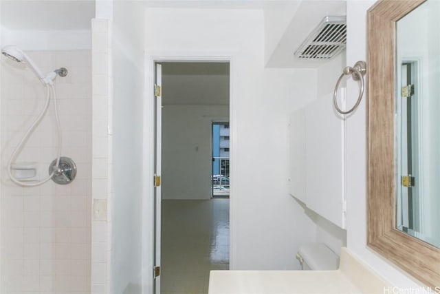 2873 S King St Unit 203, Honolulu, HI 96826 - bathroom featuring visible vents, tiled shower, toilet, and vanity