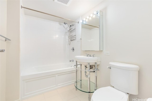 1288 Kapiolani Blvd Unit I-4203, Honolulu, HI 96814 - bathroom featuring visible vents, toilet, and washtub / shower combination