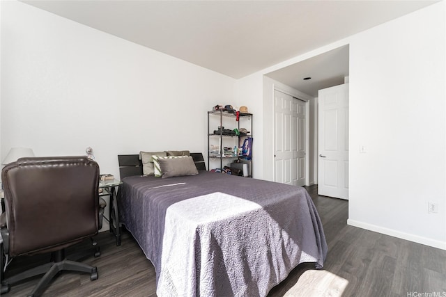 91-1058 Kekuilani Loop Unit 1701, Kapolei, HI 96707 - bedroom with baseboards, wood finished floors, and a closet