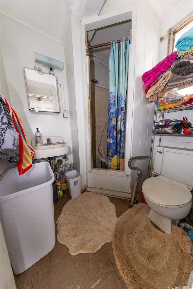 bathroom featuring a sink and a shower with shower curtain