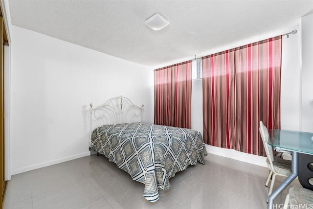 2421 Ala Wai Blvd Unit Ph1, Honolulu, HI 96815 - bedroom with a textured ceiling and baseboards