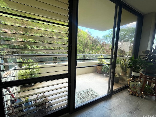 6770 Hawaii Kai Dr Unit 409, Honolulu, HI 96825 - doorway with wood finished floors