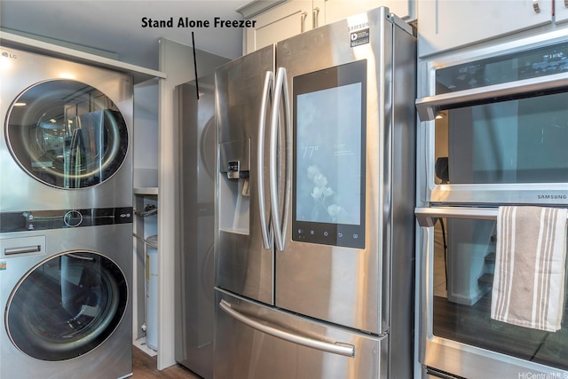 217 Prospect St Unit 106, Honolulu, HI 96813 - kitchen featuring stainless steel appliances, stacked washing machine and dryer, and wood finished floors