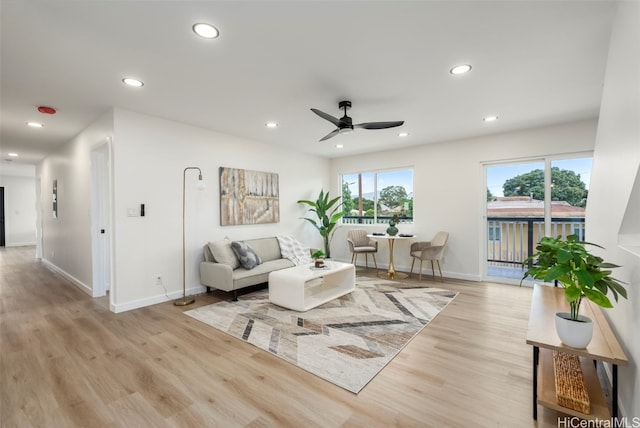 living area featuring wood finished floors, recessed lighting, baseboards, and ceiling fan