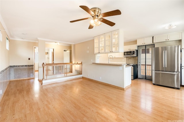 91-1026B Hoomaka St Unit 35, Ewa Beach, HI 96706 - unfurnished living room with a ceiling fan, crown molding, and light wood-style floors