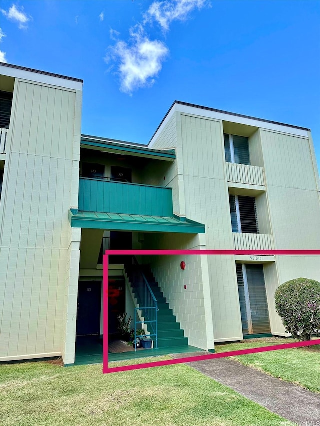 95-017 Kuahelani Ave Unit 124, Mililani, HI 96789 - view of property with stairway