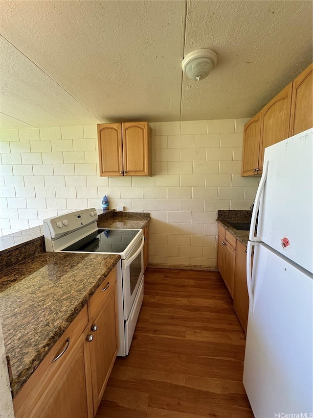 95-017 Kuahelani Ave Unit 124, Mililani, HI 96789 - kitchen with white appliances, dark wood-style floors, a textured ceiling, and concrete block wall