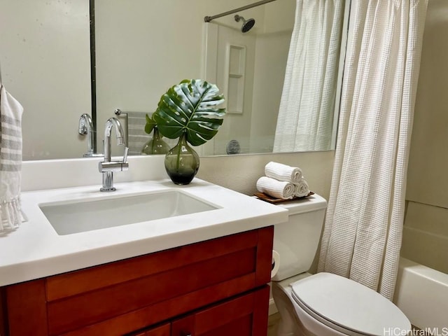 91-495 Puamaeole St Unit 38R, Ewa Beach, HI 96706 - full bath featuring toilet, shower / bath combo with shower curtain, and vanity