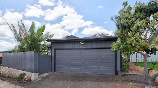 92-1158 Makamai Loop, Kapolei, HI 96707 - garage with driveway and a gate