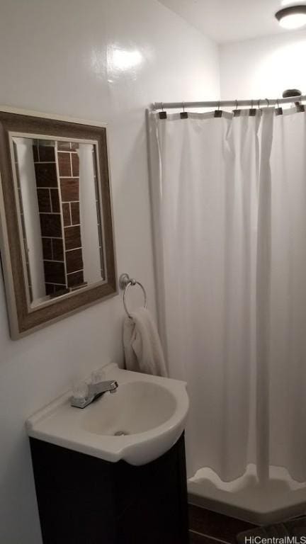 36 Ilima St, Wahiawa, HI 96786 - full bathroom featuring a shower with curtain and vanity