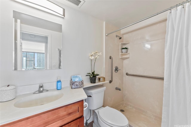 full bathroom with toilet, a shower with curtain, visible vents, and vanity
