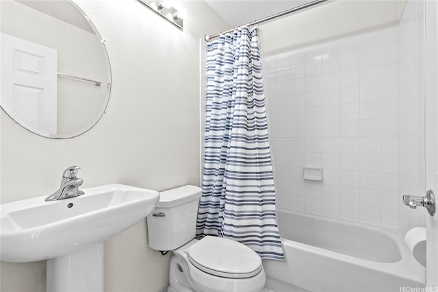 1000 Kaolo St, Honolulu, HI 96825 - full bath featuring toilet, shower / bath combo, and a sink