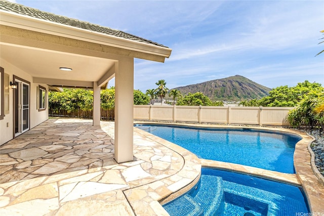 1000 Kaolo St, Honolulu, HI 96825 - view of pool with a mountain view, a patio area, a fenced backyard, and an in-ground hot tub